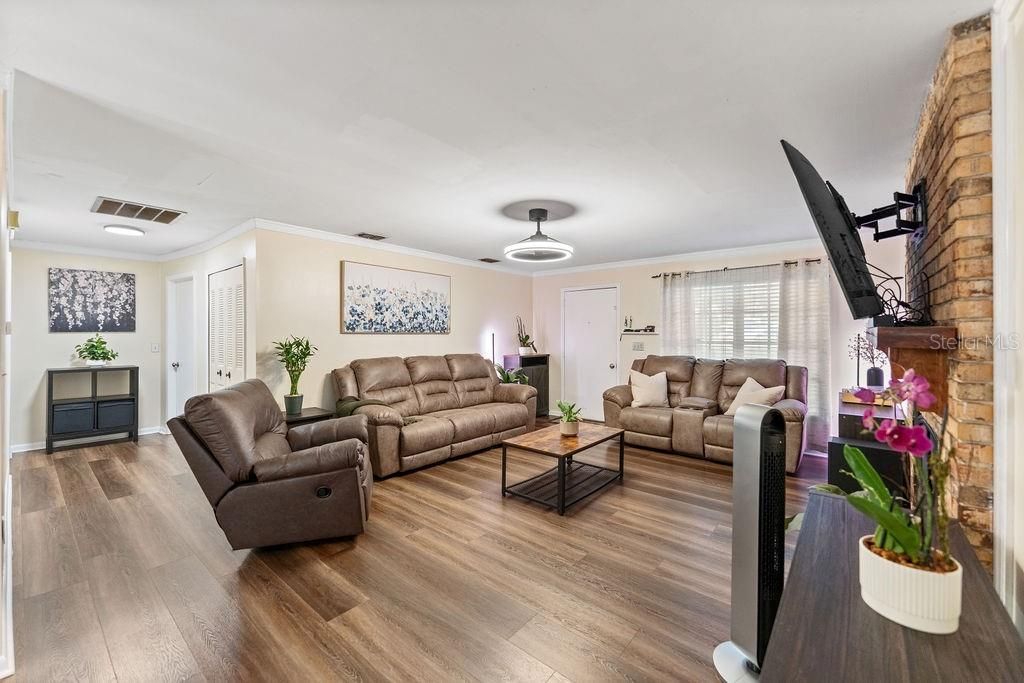 На продажу: $289,990 (2 спален, 2 ванн, 1470 Квадратных фут)