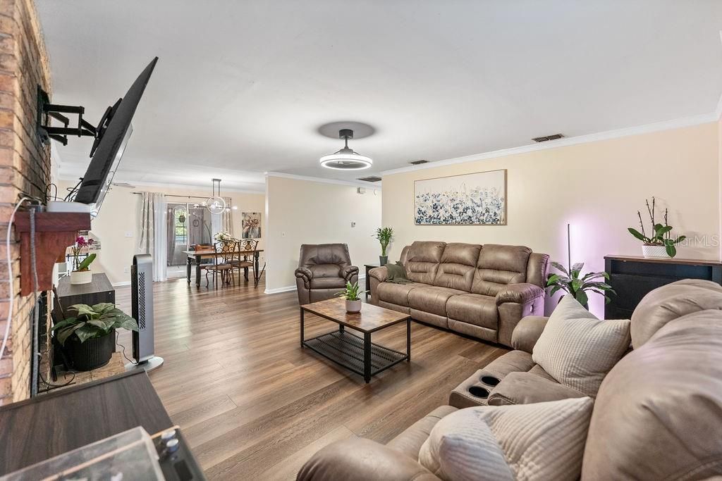На продажу: $289,990 (2 спален, 2 ванн, 1470 Квадратных фут)