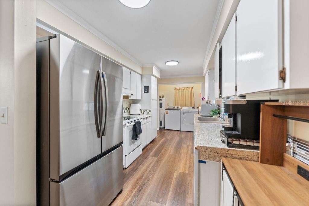 На продажу: $289,990 (2 спален, 2 ванн, 1470 Квадратных фут)