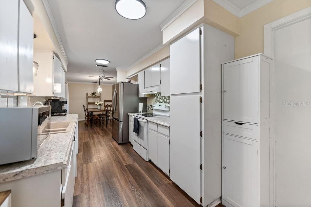 На продажу: $289,990 (2 спален, 2 ванн, 1470 Квадратных фут)