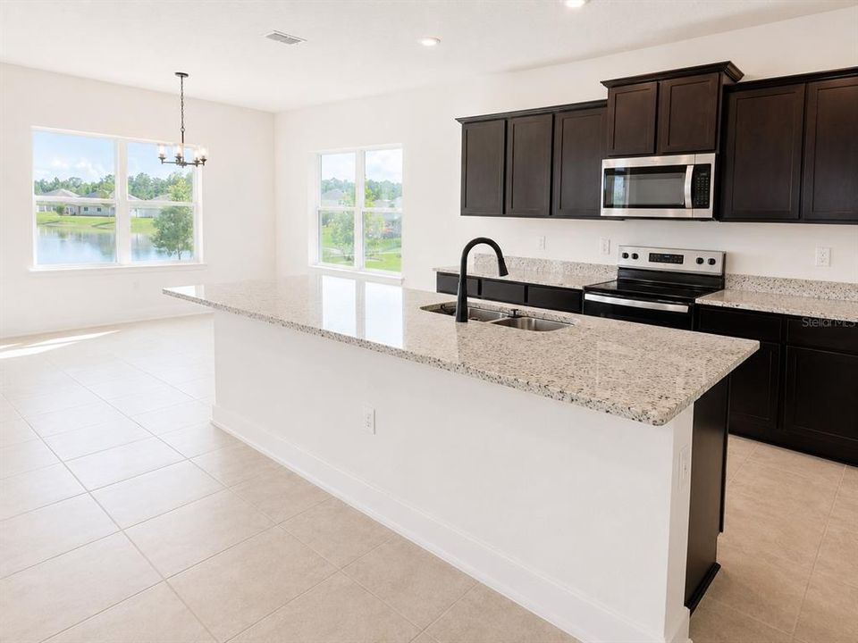 En Venta: $442,900 (4 camas, 2 baños, 2405 Pies cuadrados)