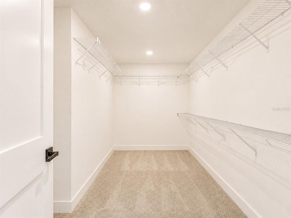 En Venta: $442,900 (4 camas, 2 baños, 2405 Pies cuadrados)