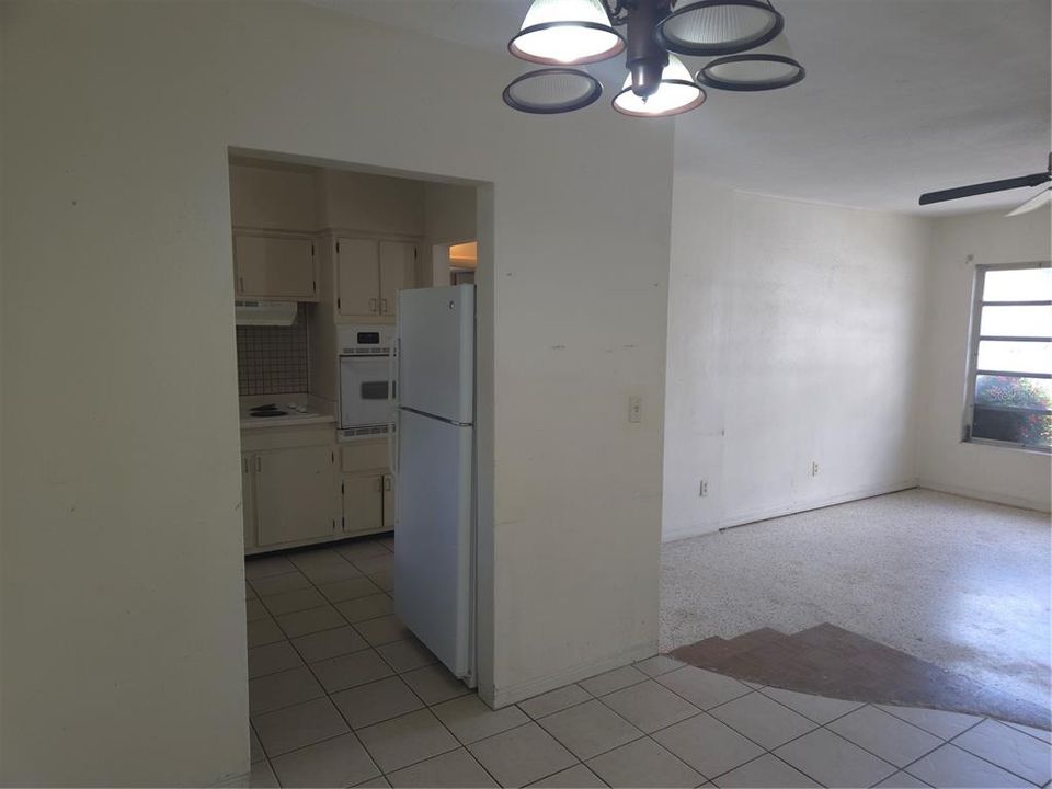 For Sale: $270,000 (3 beds, 2 baths, 925 Square Feet)