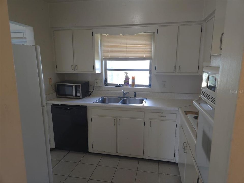 For Sale: $270,000 (3 beds, 2 baths, 925 Square Feet)