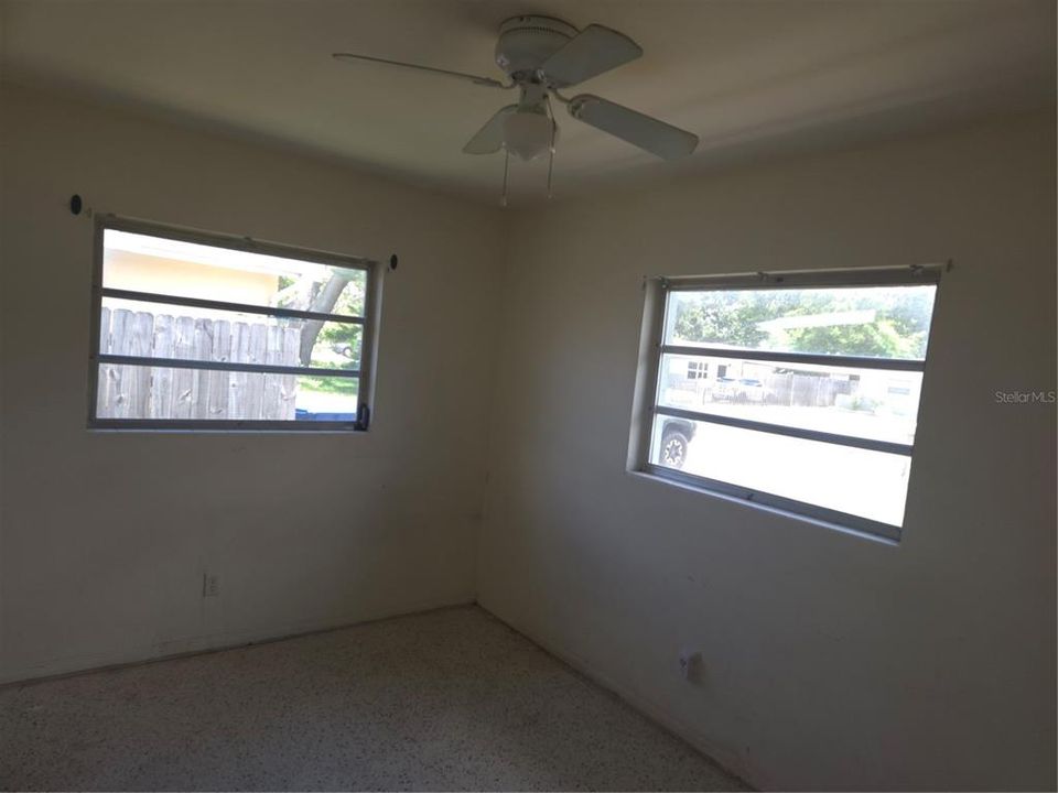 For Sale: $270,000 (3 beds, 2 baths, 925 Square Feet)