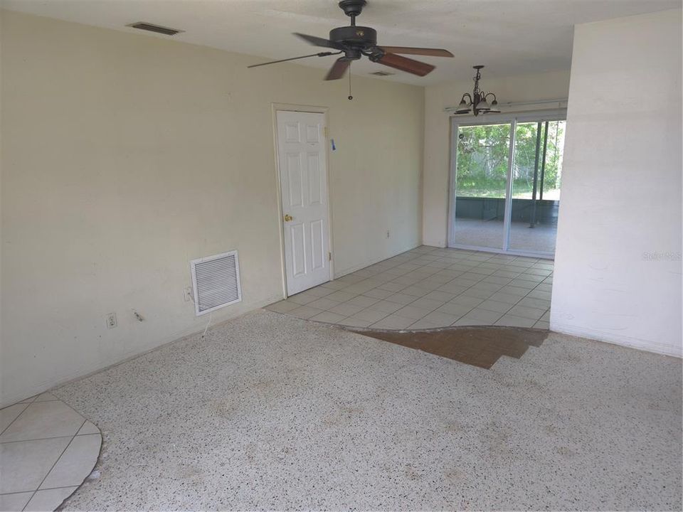 For Sale: $270,000 (3 beds, 2 baths, 925 Square Feet)