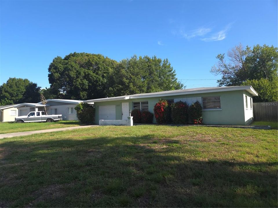 For Sale: $270,000 (3 beds, 2 baths, 925 Square Feet)