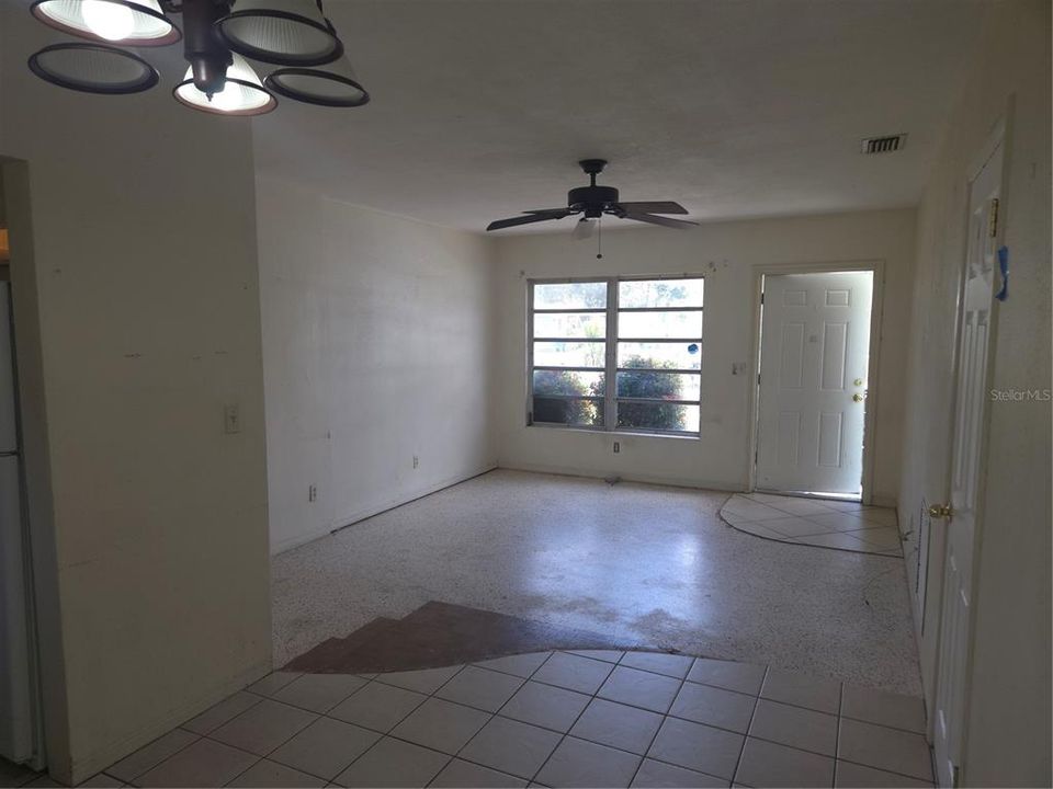 For Sale: $270,000 (3 beds, 2 baths, 925 Square Feet)