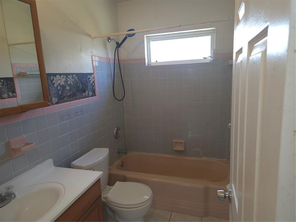 For Sale: $270,000 (3 beds, 2 baths, 925 Square Feet)