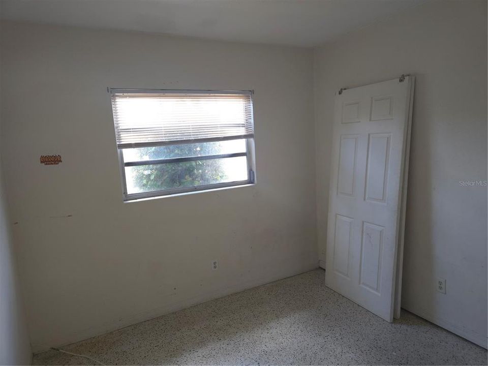 For Sale: $270,000 (3 beds, 2 baths, 925 Square Feet)