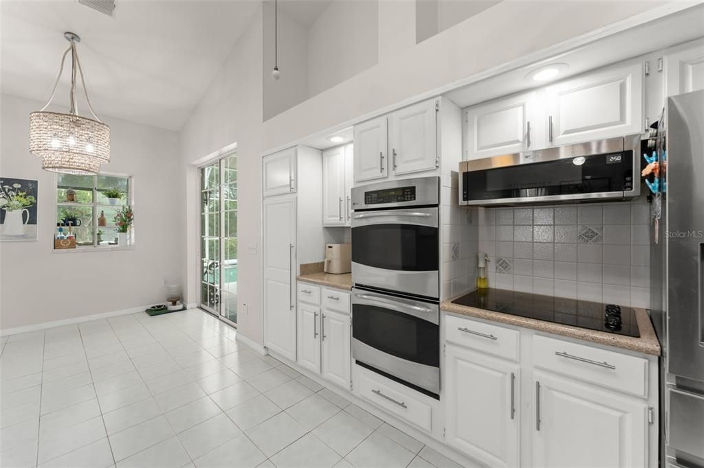 На продажу: $649,900 (4 спален, 2 ванн, 2436 Квадратных фут)