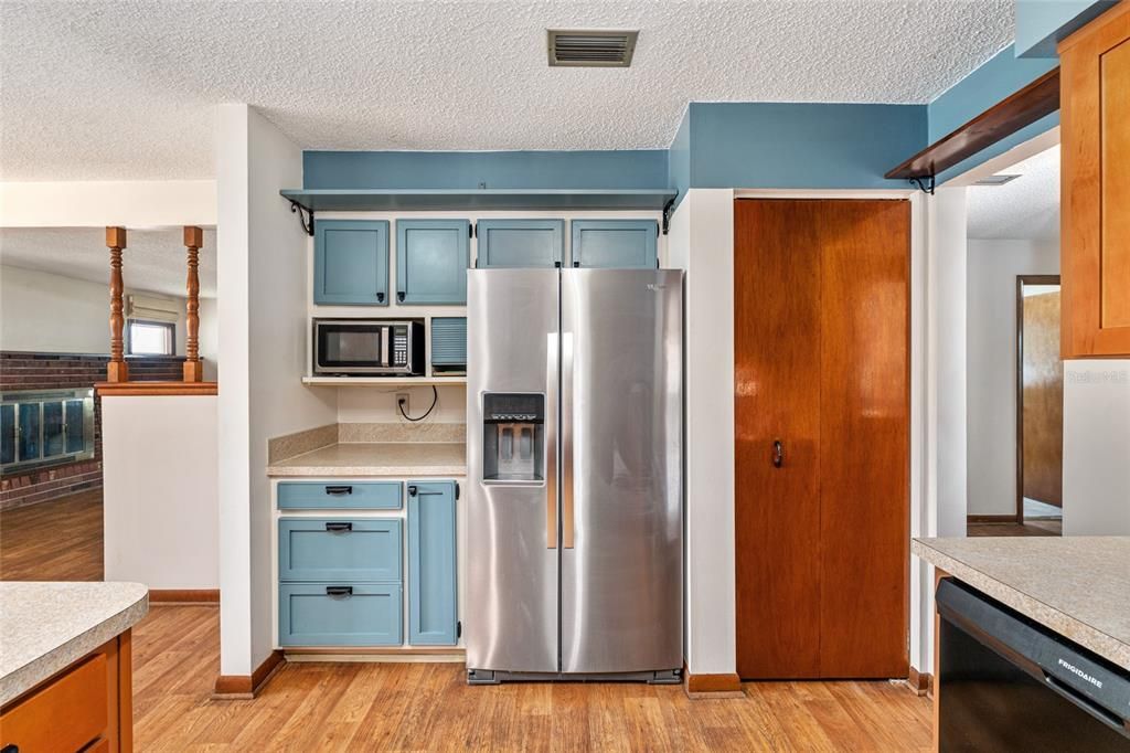На продажу: $267,950 (3 спален, 2 ванн, 1580 Квадратных фут)