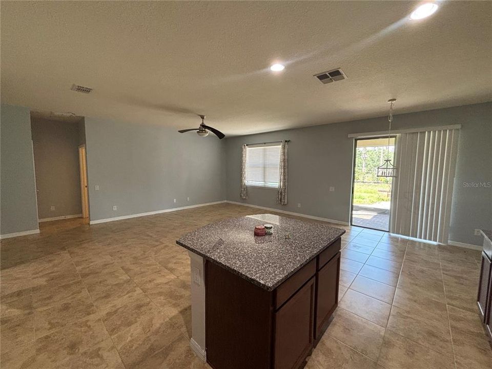 В аренду: $2,495 (3 спален, 2 ванн, 1690 Квадратных фут)