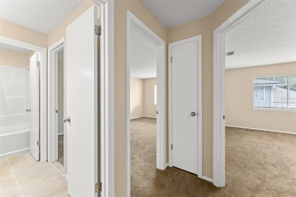 На продажу: $198,000 (2 спален, 1 ванн, 1061 Квадратных фут)