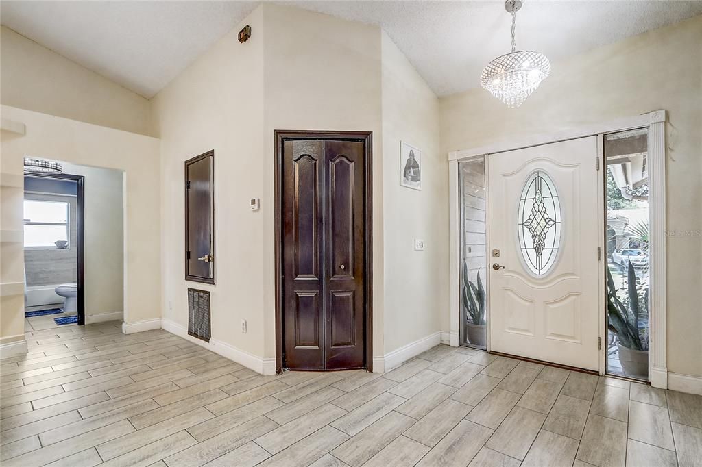 En Venta: $449,995 (3 camas, 2 baños, 1721 Pies cuadrados)