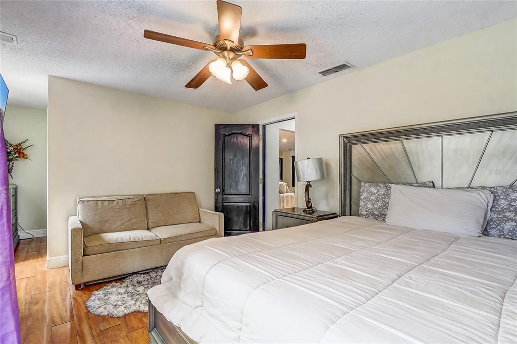 En Venta: $449,995 (3 camas, 2 baños, 1721 Pies cuadrados)