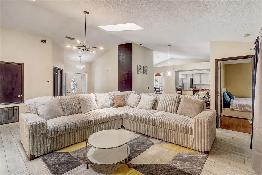 En Venta: $449,995 (3 camas, 2 baños, 1721 Pies cuadrados)