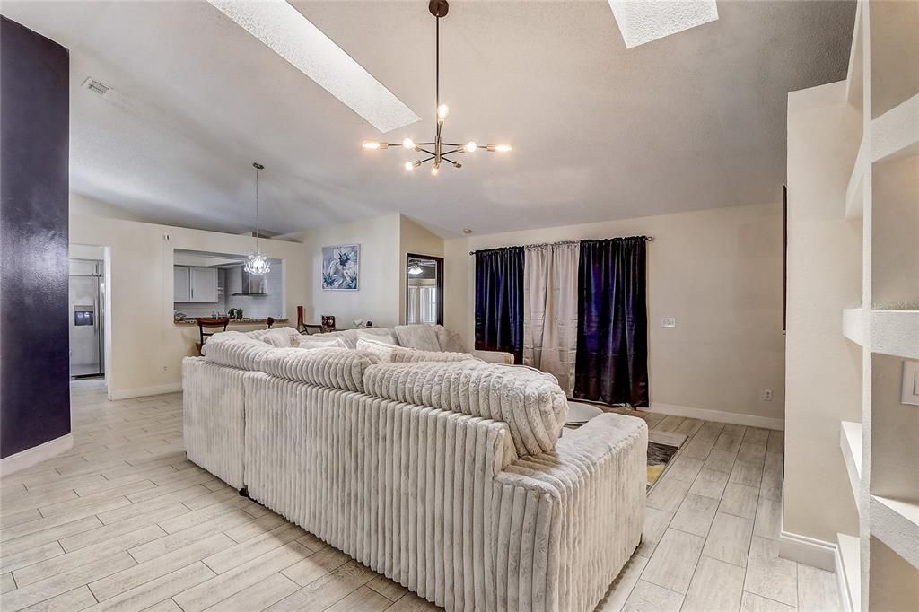 En Venta: $449,995 (3 camas, 2 baños, 1721 Pies cuadrados)