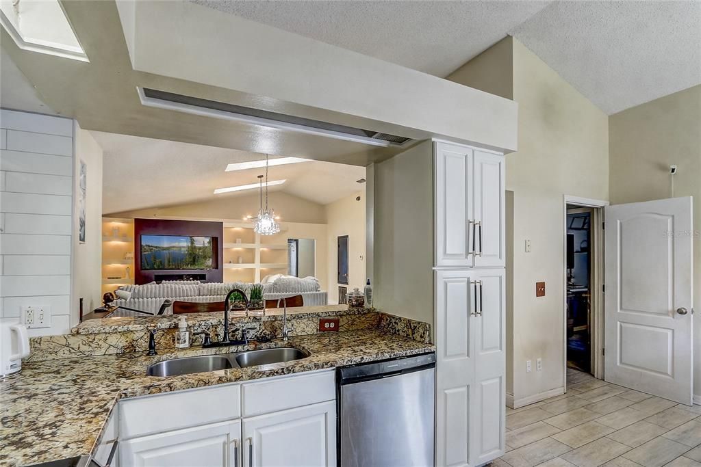 En Venta: $449,995 (3 camas, 2 baños, 1721 Pies cuadrados)