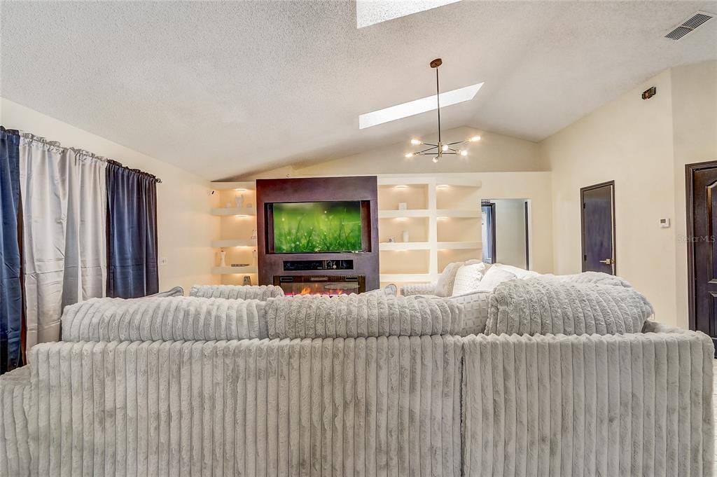 En Venta: $449,995 (3 camas, 2 baños, 1721 Pies cuadrados)