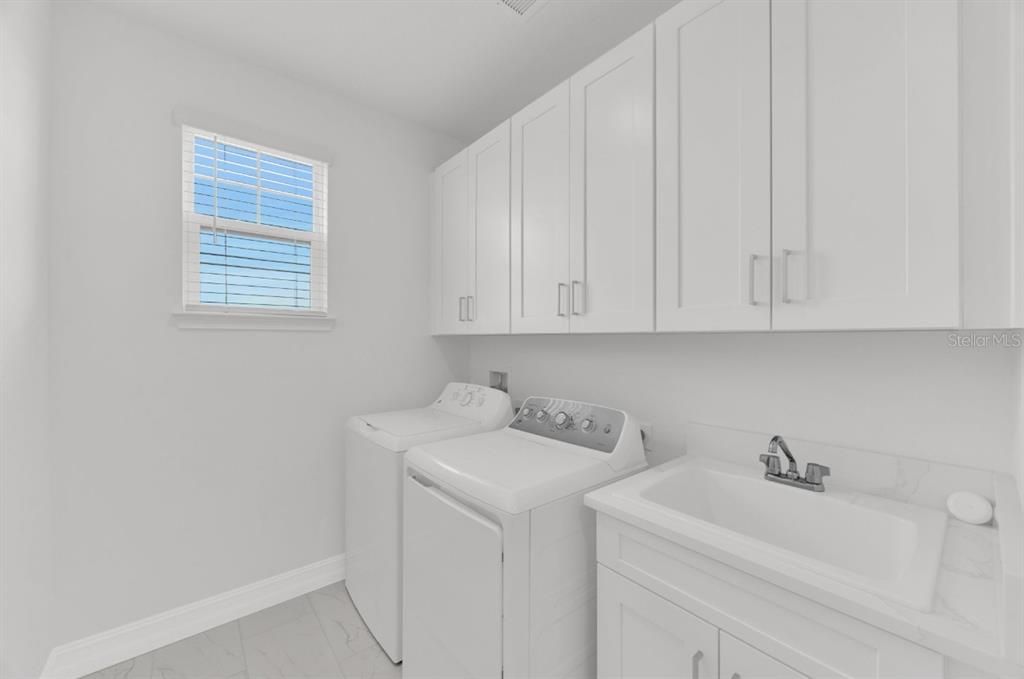 For Sale: $975,000 (3 beds, 2 baths, 2447 Square Feet)