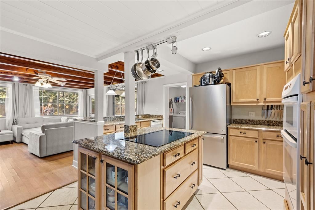For Sale: $525,000 (3 beds, 2 baths, 1594 Square Feet)