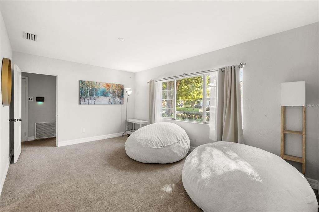 For Sale: $525,000 (3 beds, 2 baths, 1594 Square Feet)