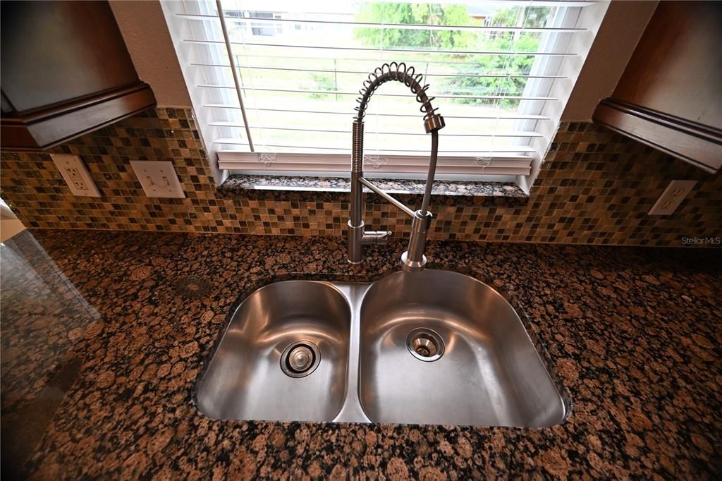 На продажу: $459,999 (3 спален, 2 ванн, 1499 Квадратных фут)