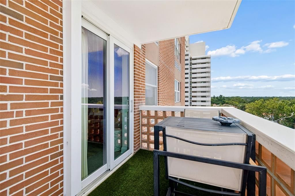 For Sale: $249,000 (1 beds, 1 baths, 656 Square Feet)