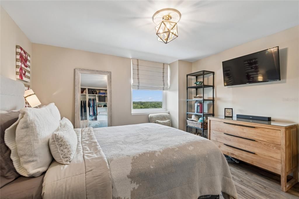 For Sale: $249,000 (1 beds, 1 baths, 656 Square Feet)