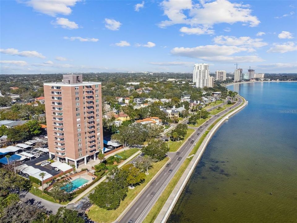For Sale: $249,000 (1 beds, 1 baths, 656 Square Feet)