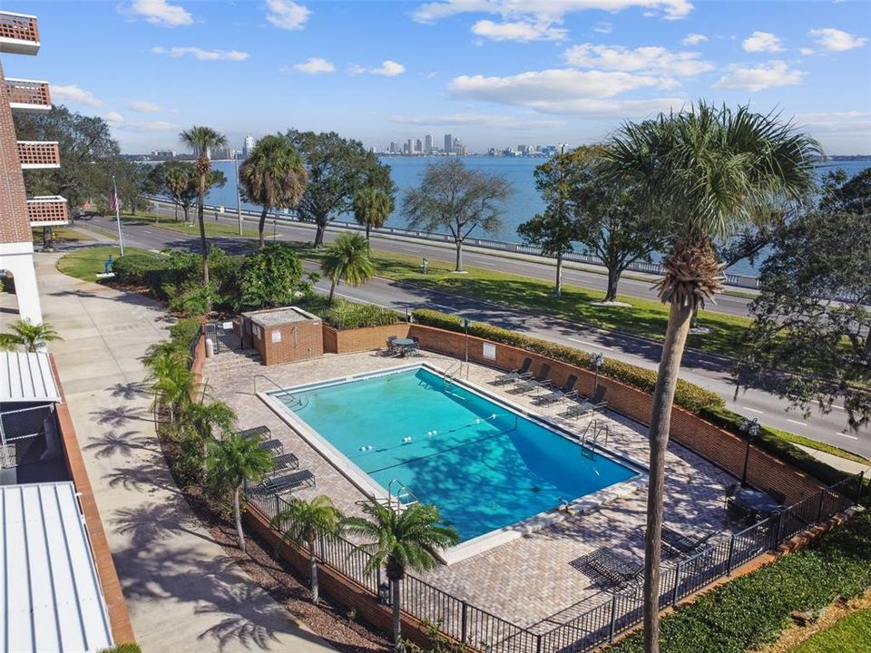 For Sale: $249,000 (1 beds, 1 baths, 656 Square Feet)