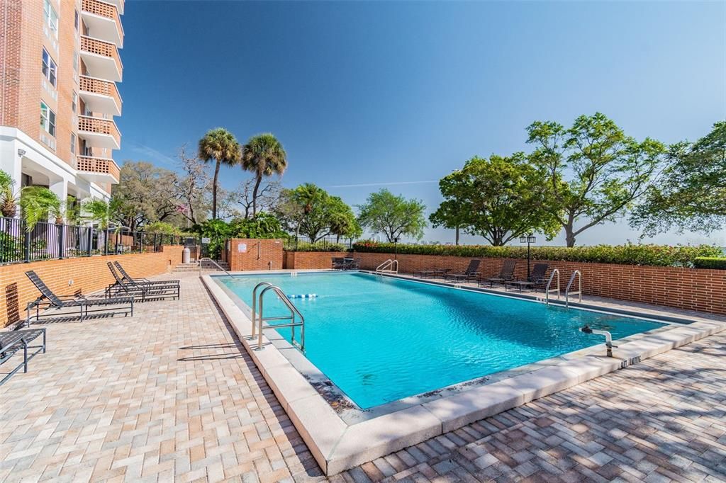 For Sale: $249,000 (1 beds, 1 baths, 656 Square Feet)