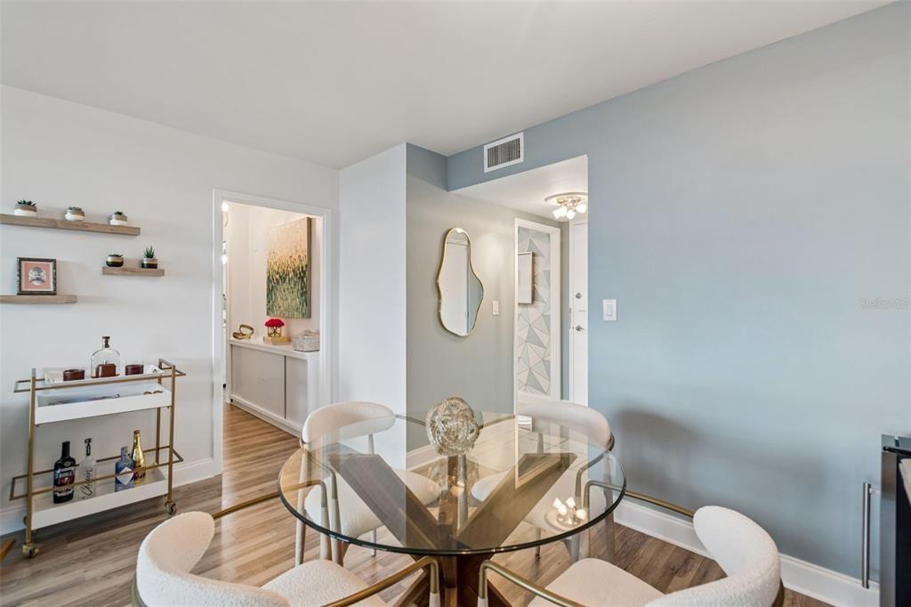 For Sale: $249,000 (1 beds, 1 baths, 656 Square Feet)