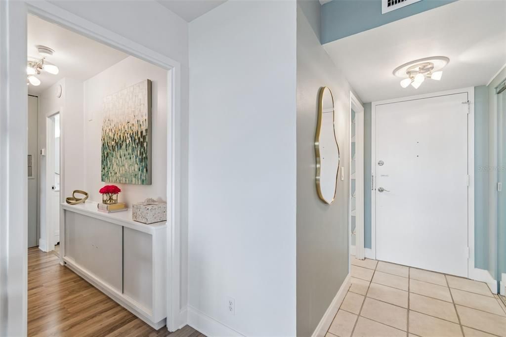 For Sale: $249,000 (1 beds, 1 baths, 656 Square Feet)