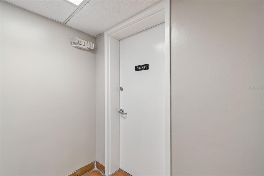 For Sale: $249,000 (1 beds, 1 baths, 656 Square Feet)