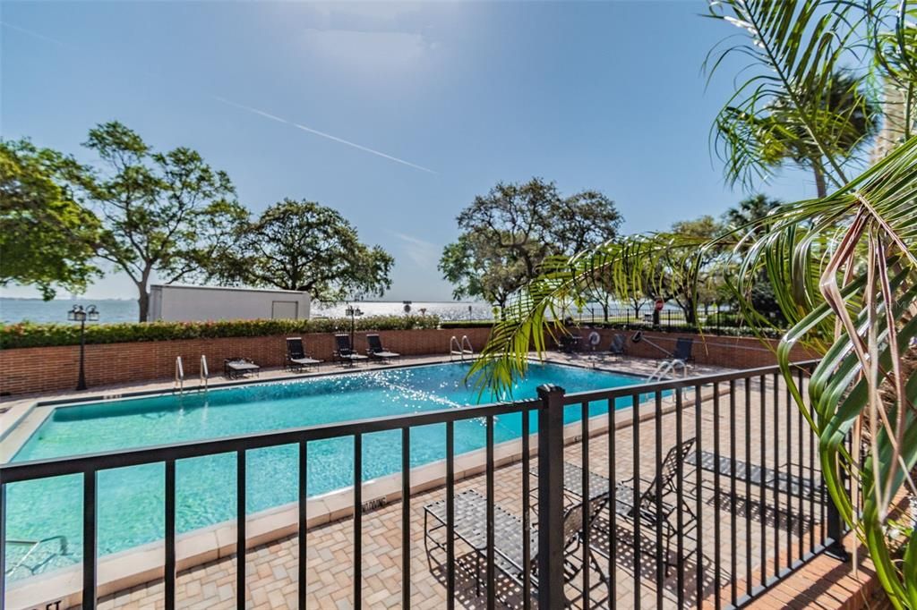 For Sale: $249,000 (1 beds, 1 baths, 656 Square Feet)