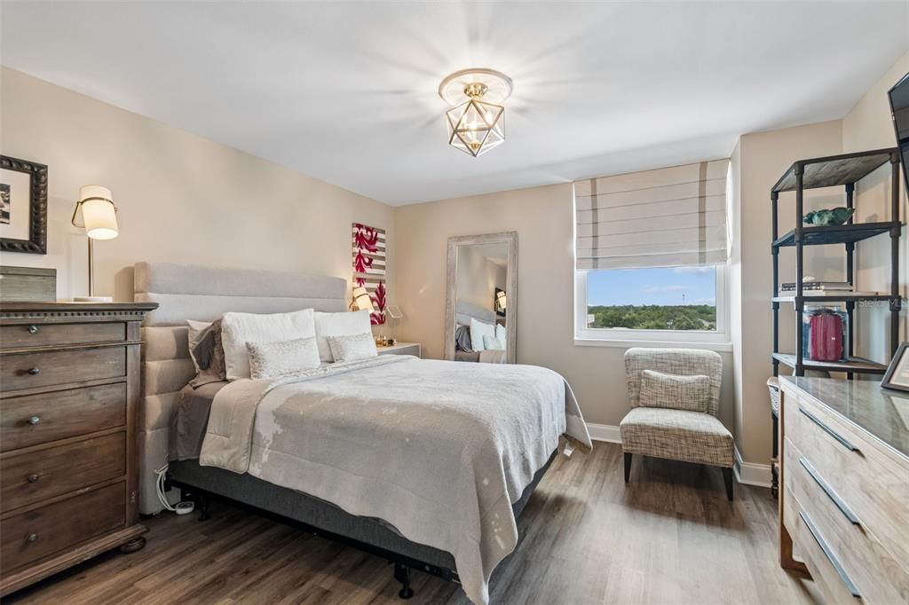 For Sale: $249,000 (1 beds, 1 baths, 656 Square Feet)