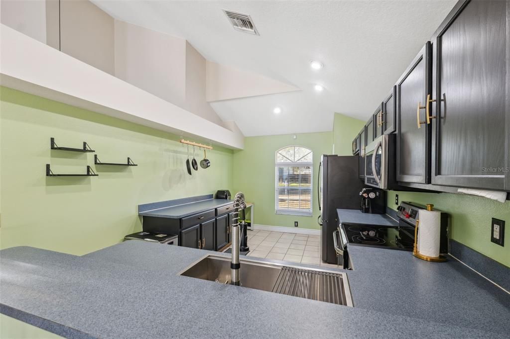 For Sale: $395,000 (3 beds, 2 baths, 1752 Square Feet)