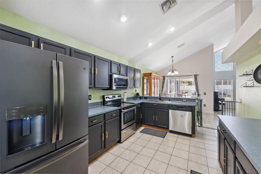 For Sale: $395,000 (3 beds, 2 baths, 1752 Square Feet)