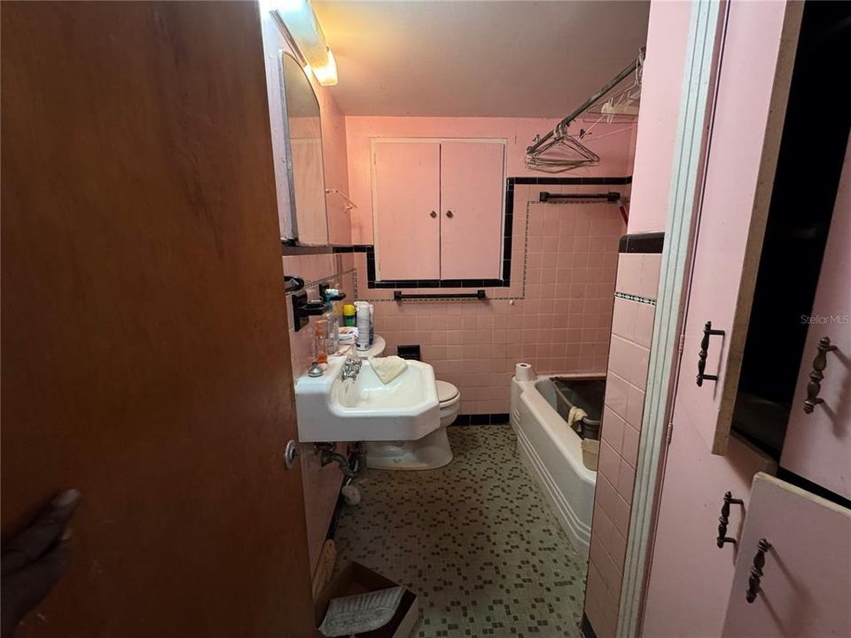 For Sale: $398,000 (3 beds, 2 baths, 1662 Square Feet)