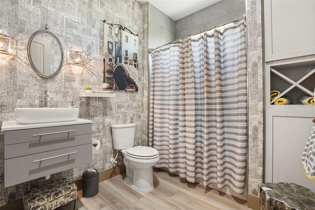 En Venta: $899,900 (4 camas, 3 baños, 2518 Pies cuadrados)