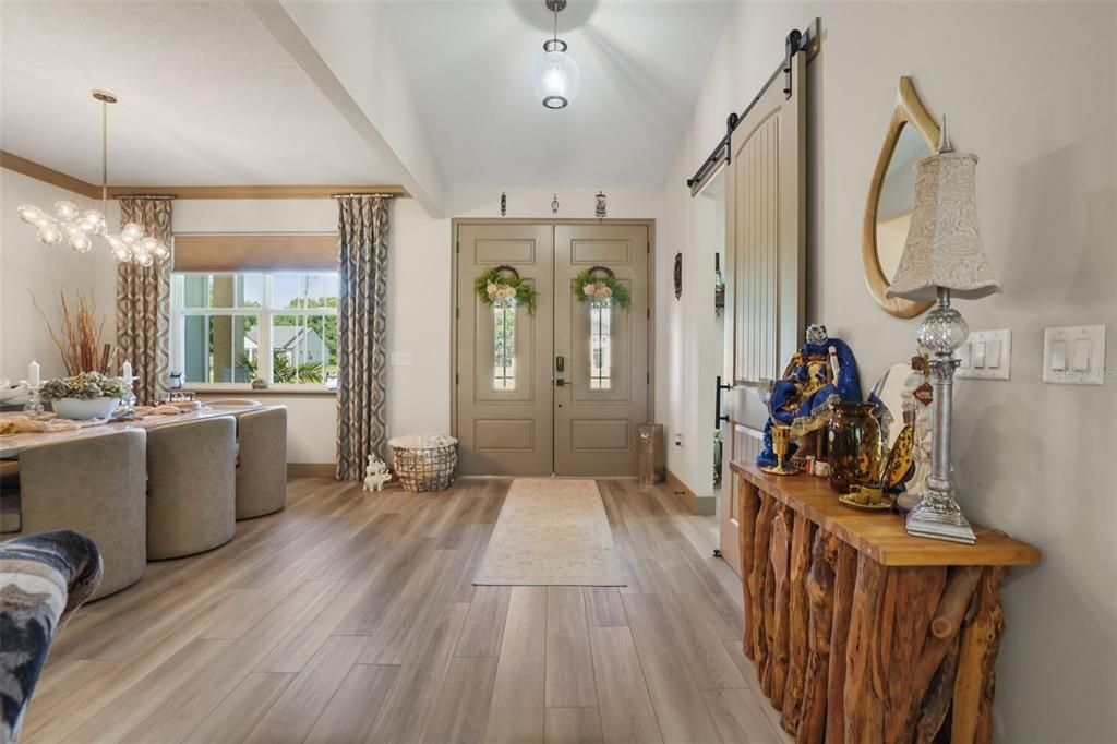 En Venta: $899,900 (4 camas, 3 baños, 2518 Pies cuadrados)