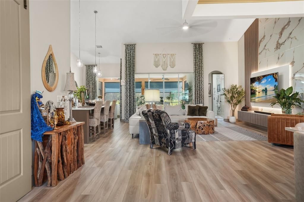 En Venta: $899,900 (4 camas, 3 baños, 2518 Pies cuadrados)