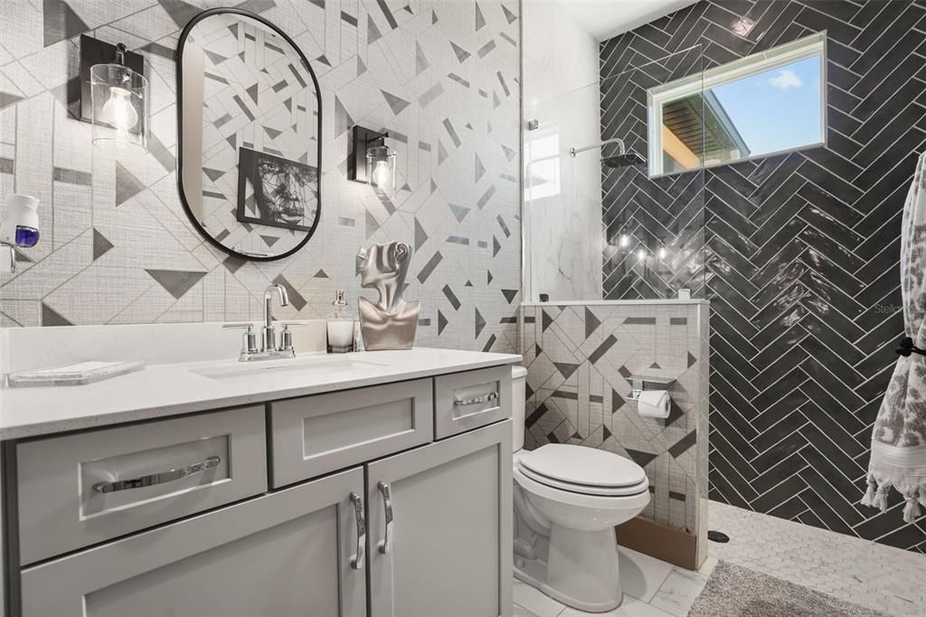 En Venta: $899,900 (4 camas, 3 baños, 2518 Pies cuadrados)