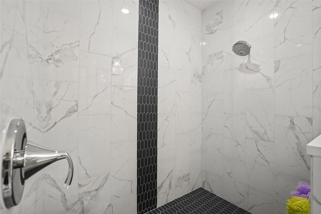 En Venta: $899,900 (4 camas, 3 baños, 2518 Pies cuadrados)