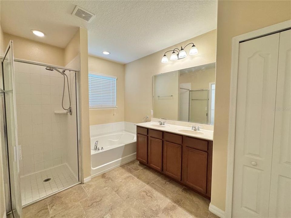 For Rent: $1,800 (3 beds, 2 baths, 1700 Square Feet)