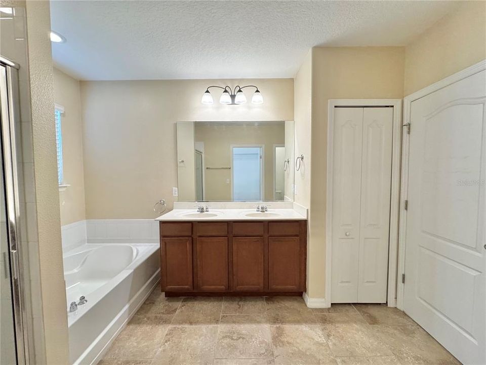 For Rent: $1,800 (3 beds, 2 baths, 1700 Square Feet)