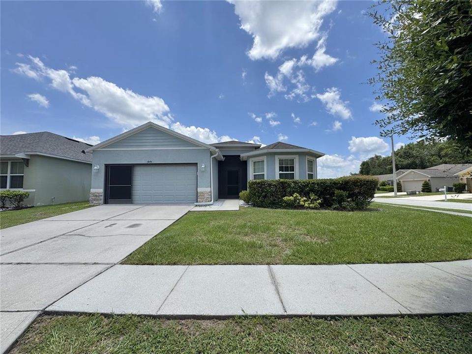 For Rent: $1,800 (3 beds, 2 baths, 1700 Square Feet)