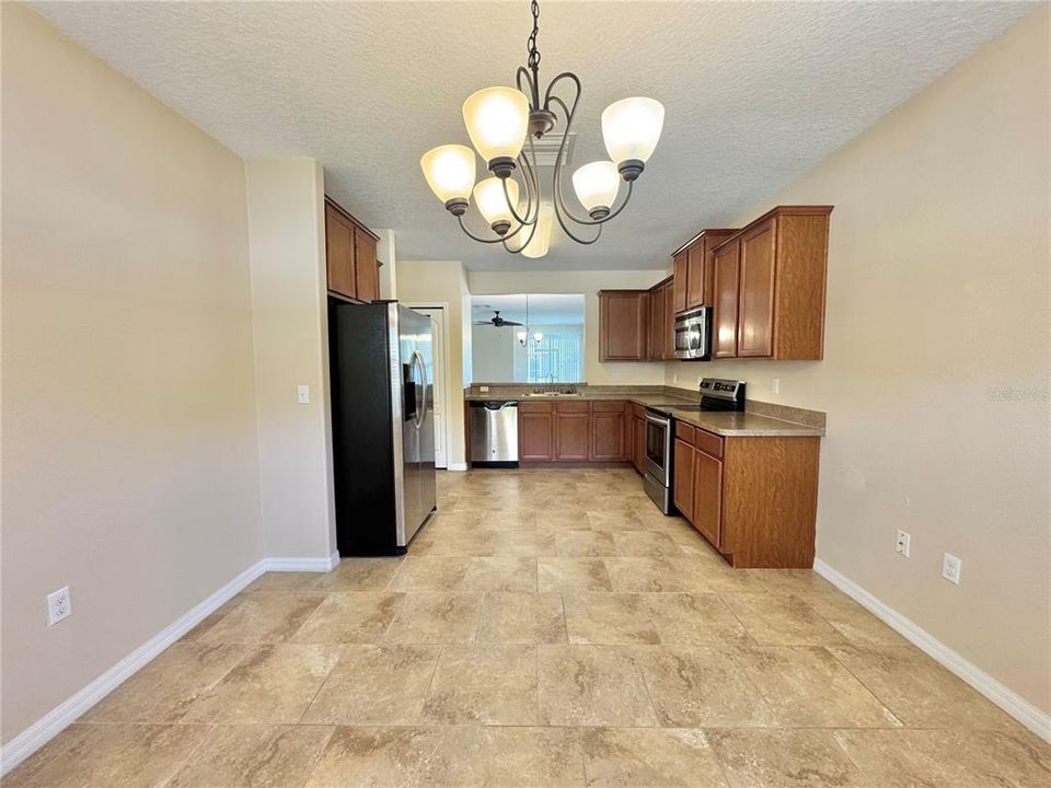 For Rent: $1,800 (3 beds, 2 baths, 1700 Square Feet)